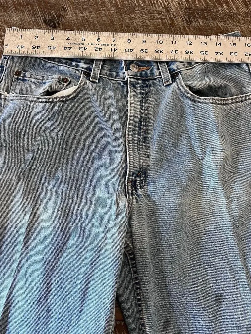Vintage 2002 Levi’s 550 Relaxed Straight Leg Jean Distressed